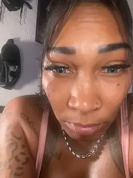 CUMQUEEN-XXX69 from StripChat is Freechat