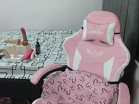 Try our streaming cams variety and talk on a personal level with our adorable girls streamers, showing off their bountiful shapes and dildos.