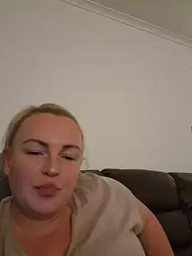 Curvy_Cleo30X from StripChat is Freechat