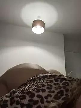 curvy_lola from StripChat is Freechat