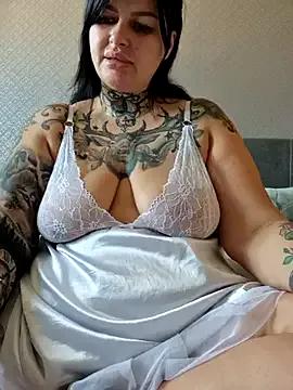 CurvyyAnna from StripChat is Freechat
