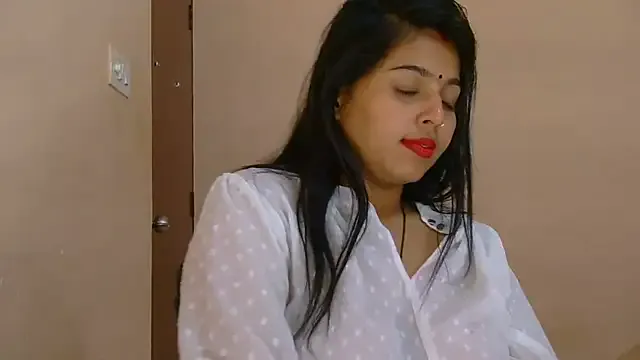 Cute-Simmi69 from StripChat is Freechat