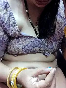 cutee_bhabhi from StripChat is Freechat