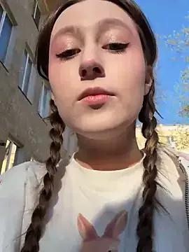 cuteperseon from StripChat is Freechat