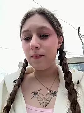 cuteperseon from StripChat is Freechat