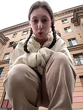 cuteperseon from StripChat is Freechat