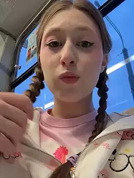 cuteperseon from StripChat is Freechat