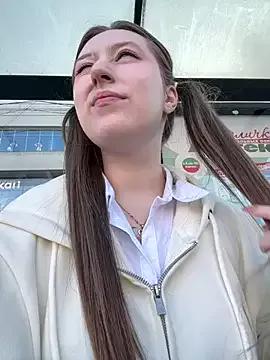 cuteperseon from StripChat is Freechat