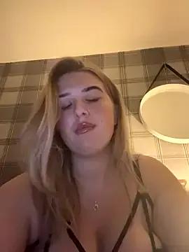 CutieCurvyGirlxo from StripChat is Freechat