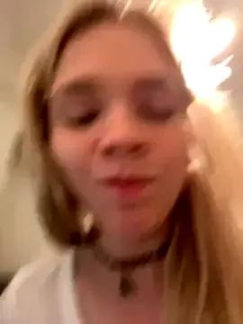 Cling to live show with Cutiepietease02 from StripChat 