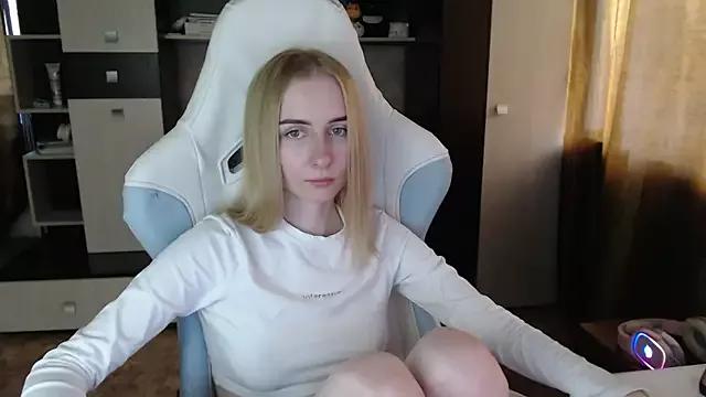 Cutti_Crystal from StripChat