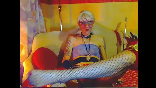 cuxladyboy from StripChat is Freechat