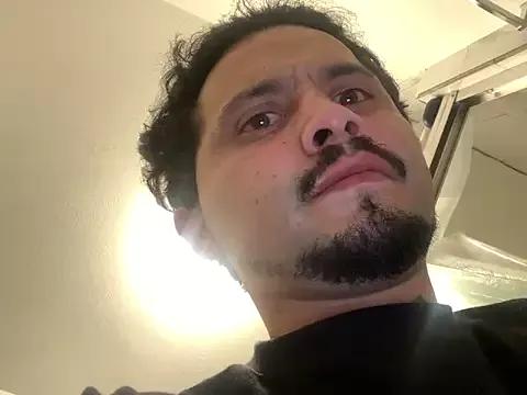 Daddie2hung from StripChat