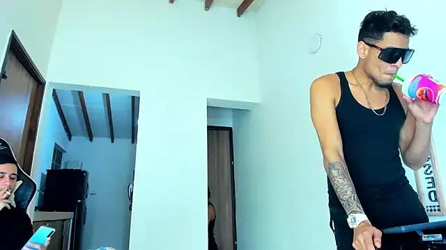 daddys_insanee from StripChat is Freechat