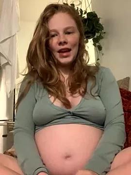 Daddyscumprincess from StripChat