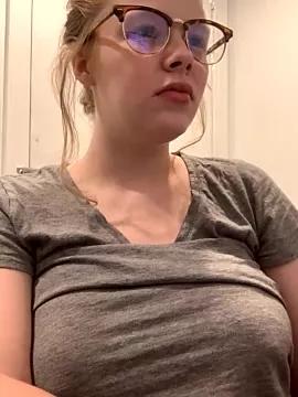 Daddyscumprincess from StripChat