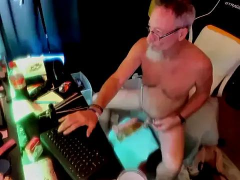 Daddysthick from StripChat