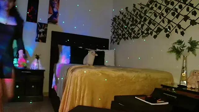 Dama_Scarlata18 from StripChat