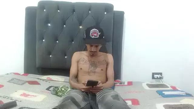 damian_bottom_bigcock from StripChat is Freechat