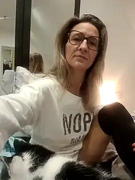 dancing_sexy_doll from StripChat is Freechat