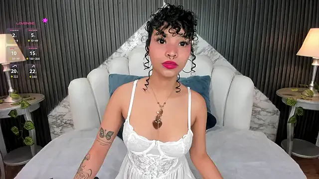 DaniCollinn_ from StripChat is Freechat