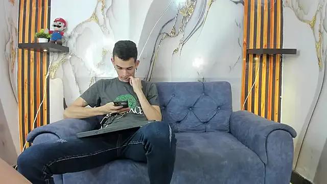Daniel_and_Santiago from StripChat is Freechat