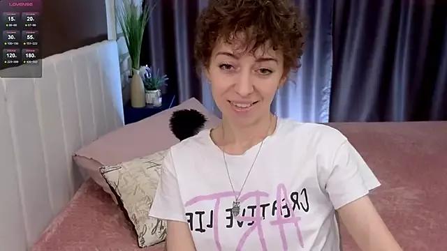 daniellia_ from StripChat is Freechat