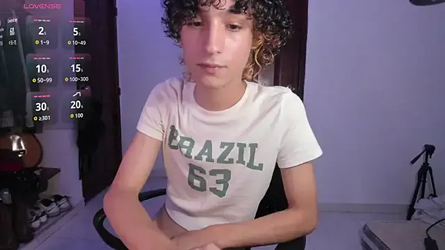 Danni18 on StripChat 