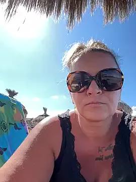 dannydoll33 from StripChat