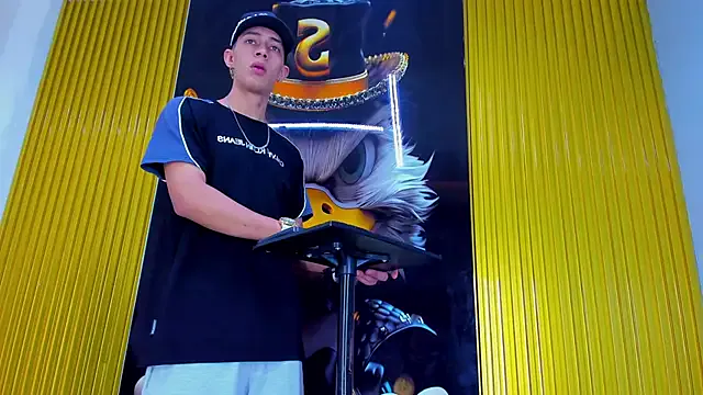 Dante_Brown1_ from StripChat is Freechat