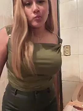 DarianaGuzz from StripChat is Freechat