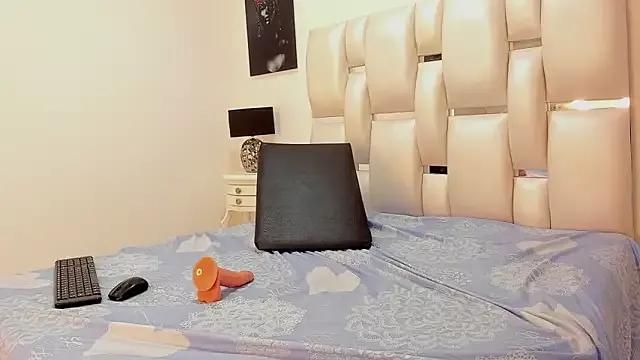 DarkHoneyy from StripChat is Freechat