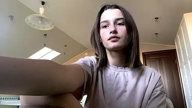 DarlineBrustera from StripChat