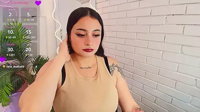 Darling_tay from StripChat is Freechat