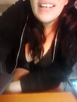 Darlingsweethoney from StripChat is Freechat