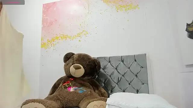 Try our streaming cams variety and talk on a personal level with our adorable girls streamers, showing off their bountiful shapes and dildos.