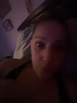 DeeLight124 from StripChat