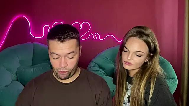 deeplookscouple from StripChat