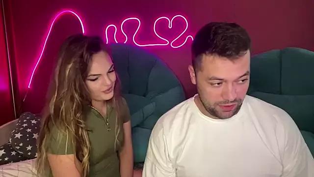 deeplookscouple from StripChat