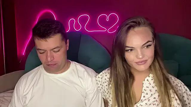 deeplookscouple from StripChat