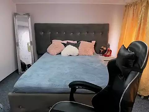 DeepRedPleasure from StripChat
