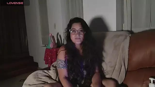 DeesseLuxure from StripChat
