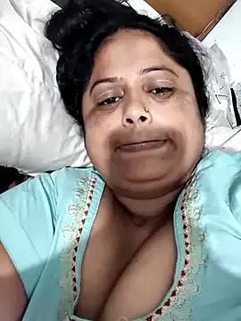 DesiLoverz from StripChat is Freechat