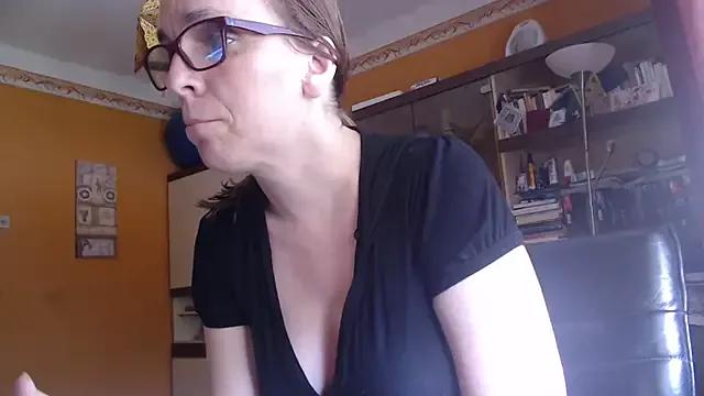 Dettybitch40 from StripChat