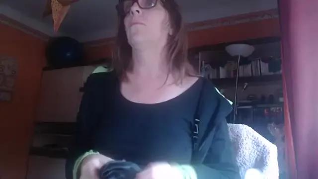 Dettybitch40 from StripChat