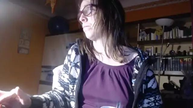 Dettybitch40 from StripChat