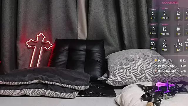 Try our streaming cams variety and talk on a personal level with our adorable girls streamers, showing off their bountiful shapes and dildos.