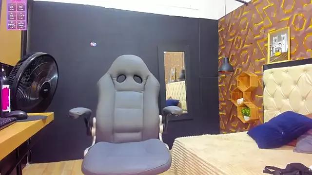 Deyy_madissonn from StripChat