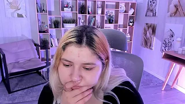 DiaAngell from StripChat