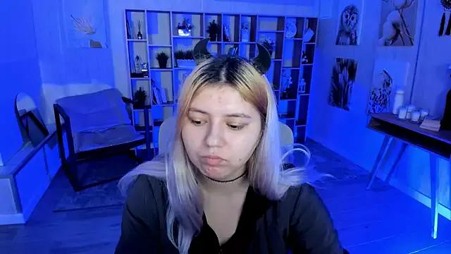 DiaAngell from StripChat
